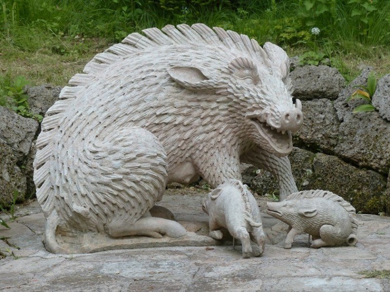 stone-figure-boar-pig-hellbrunn-salzburg-austria.jpg stone-figure-boar-pig-hellbrunn-salzburg-austria.jpg