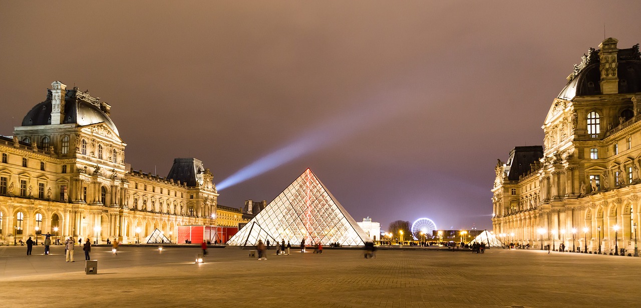 louvre-1867919_1280.jpg